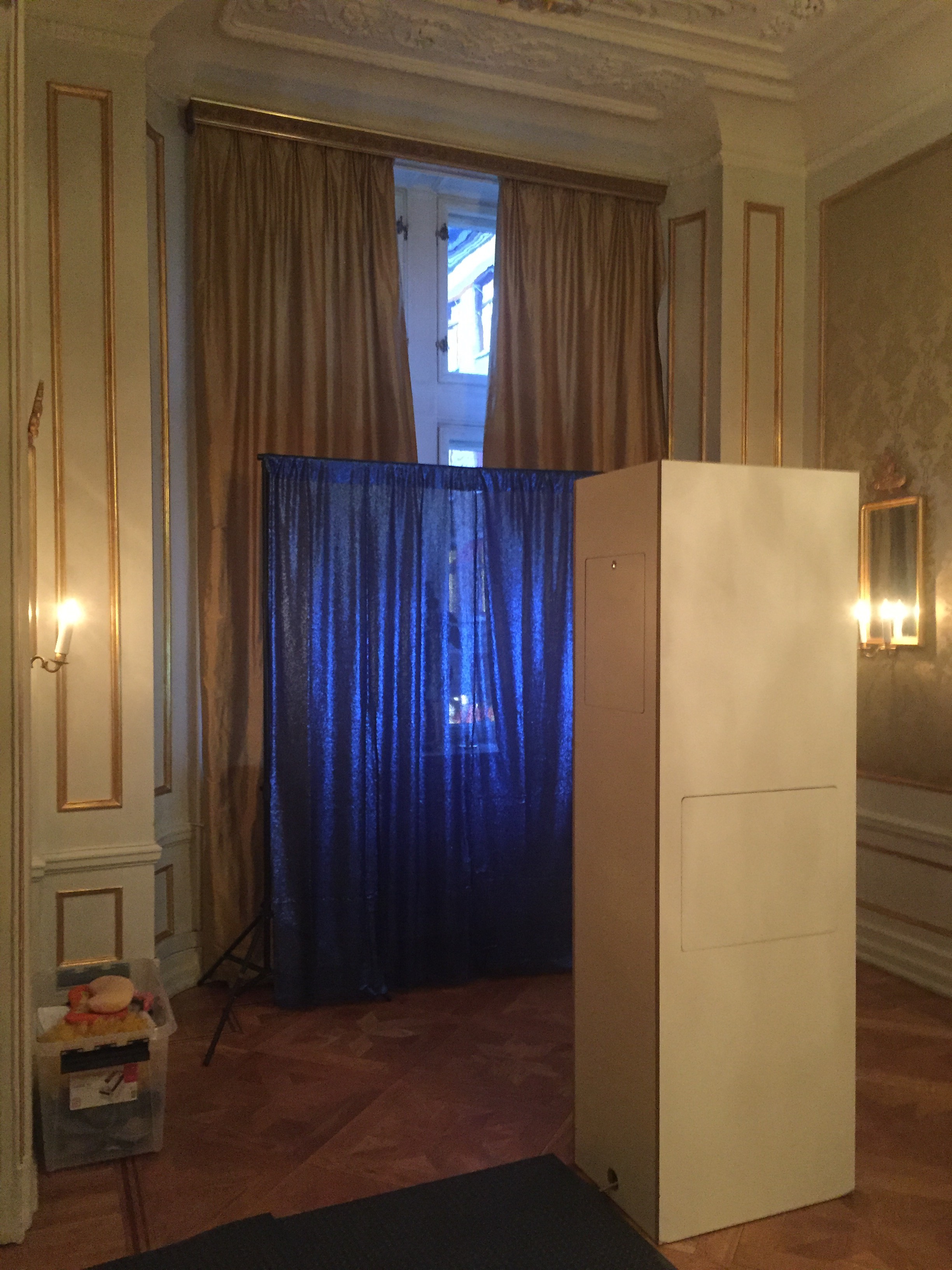 Glitterbackdrop (blå) – Glittrig backdrop (bild 2)
